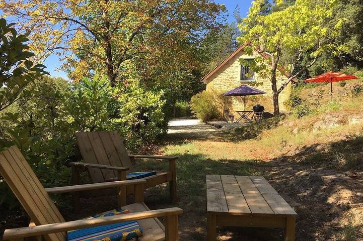 Cottage for 4 people, with terrace and pool as well as garden in Dordogne