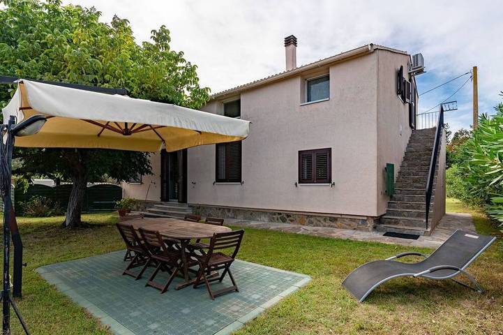 Appartement de vacances pour 6 personnes, avec jardin et piscine