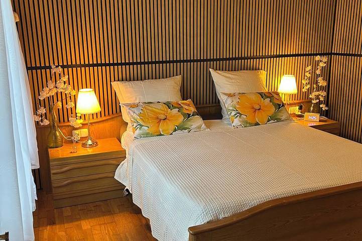 Cozy Amalfi Bungalow in Cologne in Rodenkirchen, Cologne