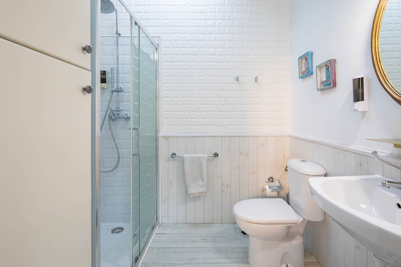 Entire apartment, Apartment 'Mar No Camiño' with Mountain View, Wi-Fi and Air Conditioning in Cee, Rías Baixas