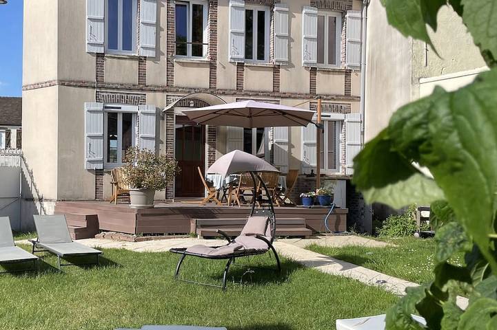 Location de vacances pour 6 personnes, avec jardin et terrasse dans Fontaine-la-Gaillarde