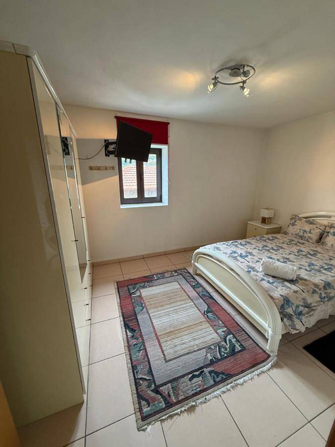 Apartamento de férias inteiro, Standard Double Room with Shared Bathroom in São Martinho de Sardoura, Distrito de Aveiro