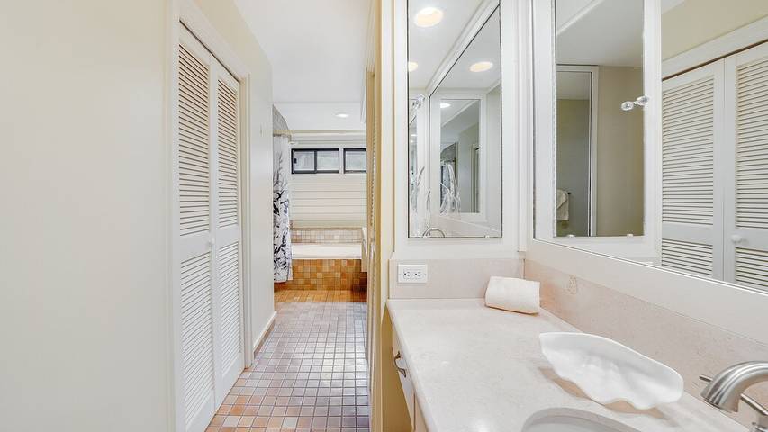 Vacation rental for 6 people, with pool and yard as well as balcony in Kapalua