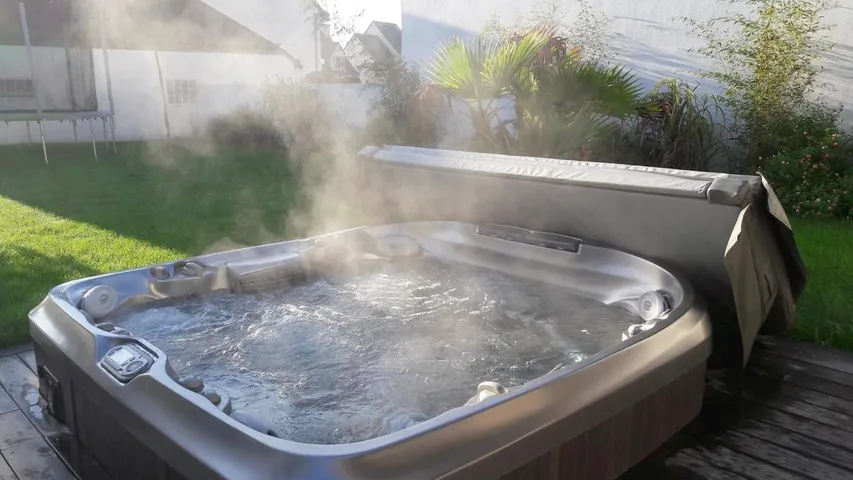 Casa de vacaciones para 8 personas, con terraza además de jacuzzi y jardín, Se admiten mascotas - 1