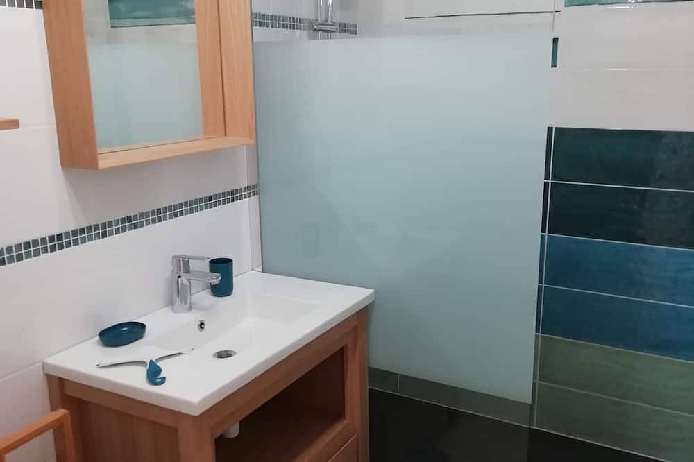 Schönes renoviertes Haus 2019 Meer 400 m umzäunten Garten ruhiges Licht Wifi in Crozon, Iroise