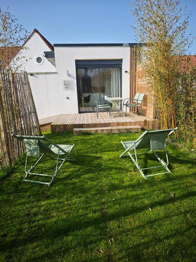 Location de vacances pour 2 personnes, avec terrasse ainsi que vue et jardin à Rang-du-Fliers