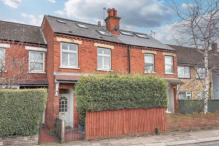 Holiday home for 8 people, with garden and balcony, with pets in Hounslow