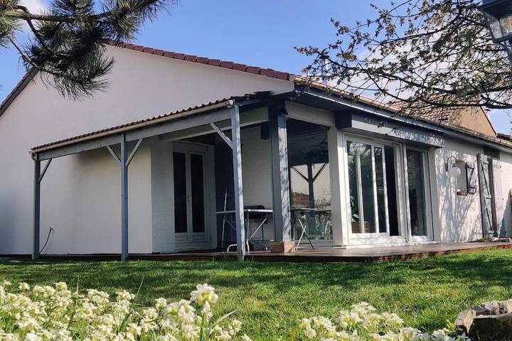 Gîte pour 6 personnes, avec jardin et terrasse à Cernay-la-Ville