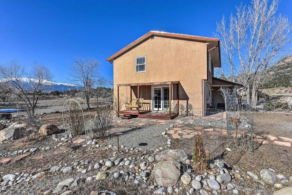 Neu! Buena Vista Creekside Home mit eigenem Whirlpool! in Buena Vista, Chaffee County