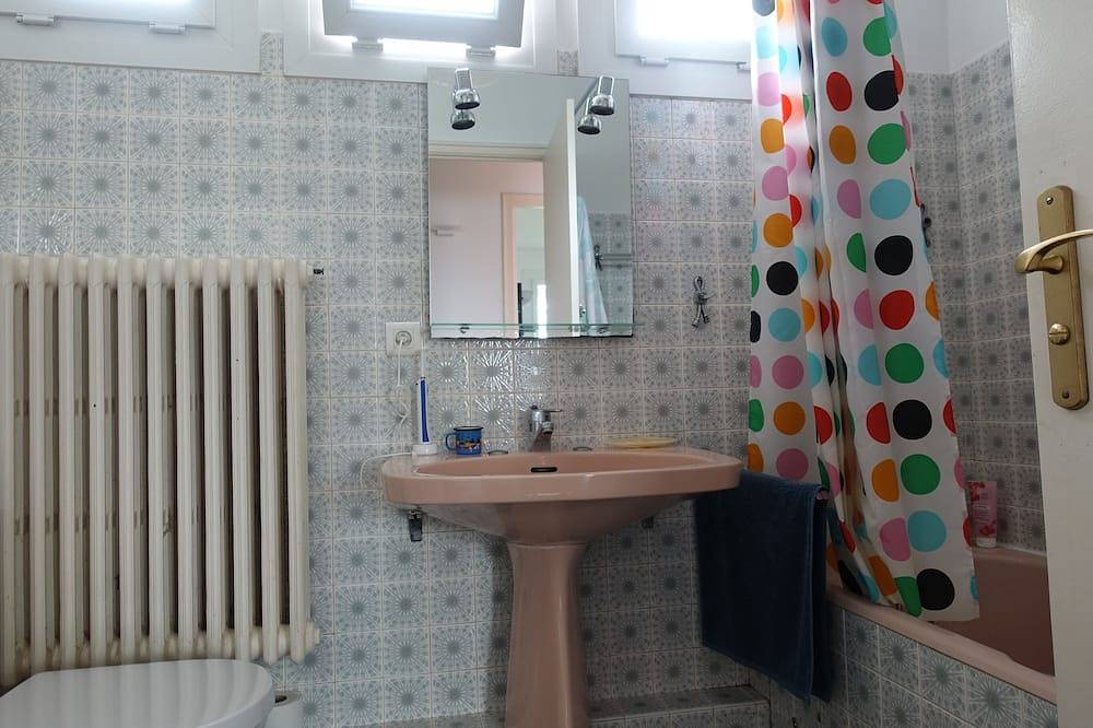 House with garden close to town center, with Ev charging station in Nancy, Nancy und Umgebung