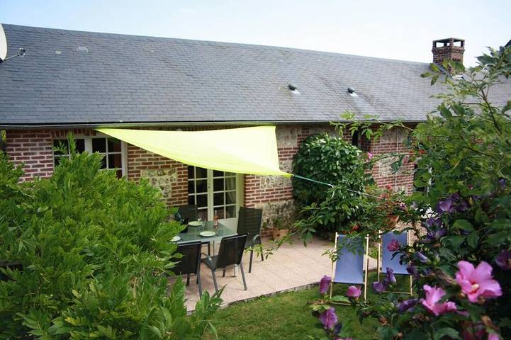 Location de vacances pour 4 personnes, avec jardin et terrasse à Gerponville