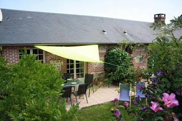 Location de vacances pour 4 personnes, avec terrasse et jardin à Gerponville