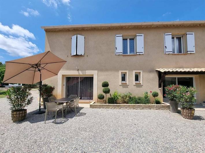 Gîte pour 4 personnes, avec piscine et terrasse à Aubenas-les-Alpes