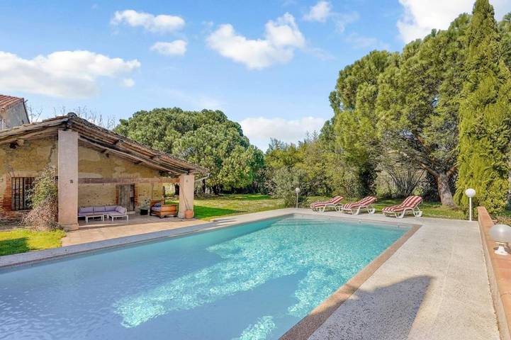 Location de vacances pour 12 personnes, avec terrasse et piscine ainsi que jacuzzi et jardin à Verdun-sur-Garonne