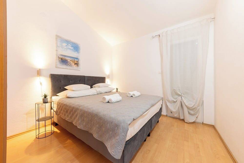 House Runjic w. pool, large garden and playground in Split-Dalmatien