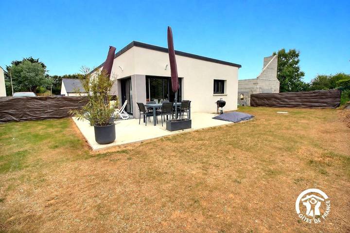 Gîte pour 8 personnes, avec terrasse et jardin dans Plage de la Ville Berneuf