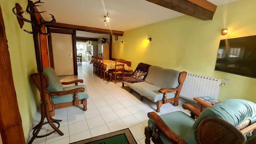 Location de vacances pour 10 personnes, avec Terrasse ainsi que Jardin et Vue à Les Hautes-Rivières