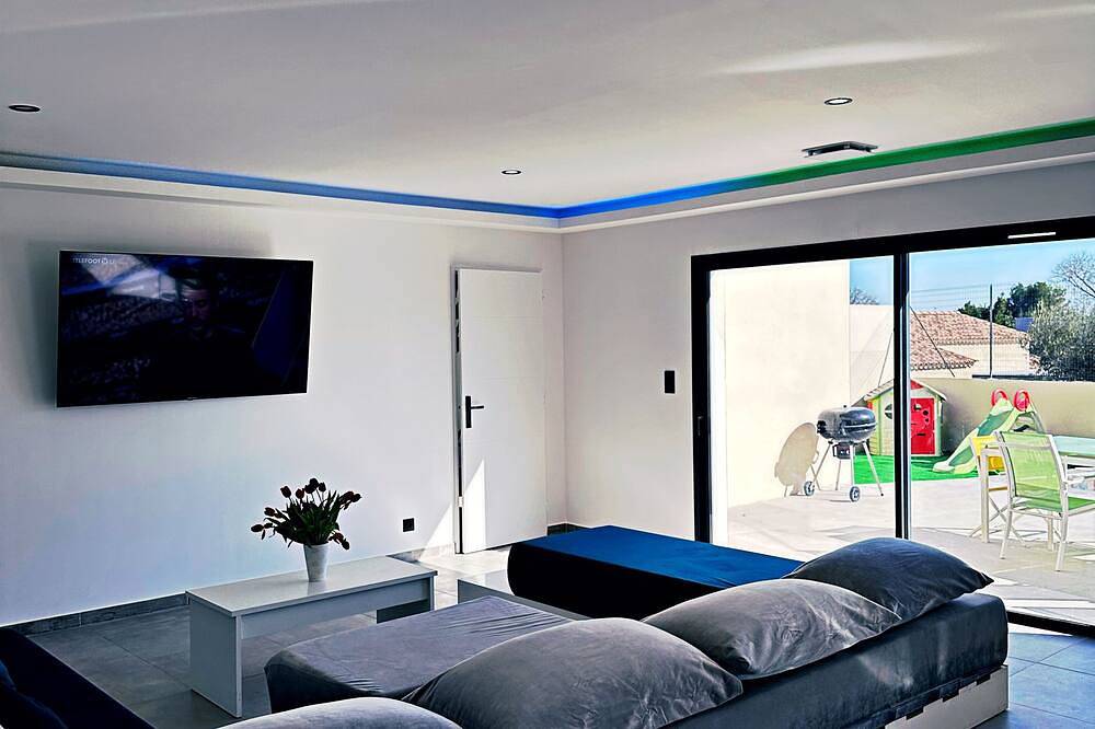 Villa Justbeautiful Piscine et Jacuzzi n.2 in Sernhac, Region de Nimes