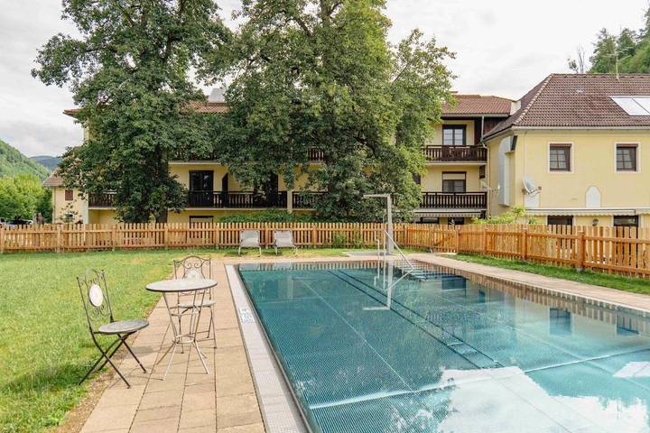 Maison d’hôte pour 3 personnes, avec piscine ainsi que vue et jardin