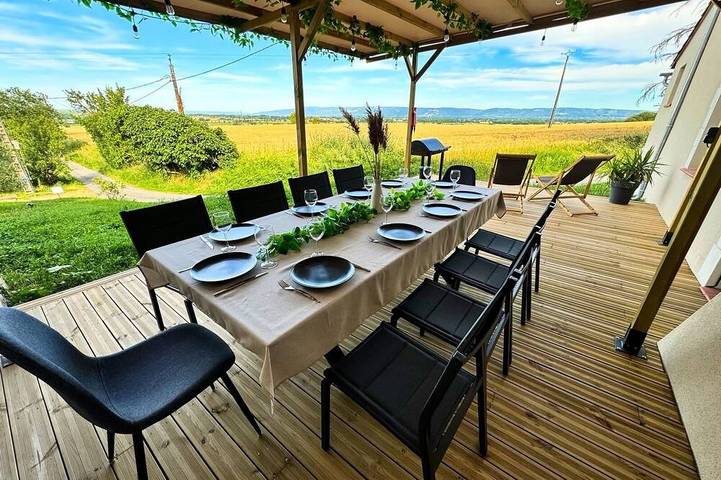 Gîte pour 10 personnes, avec jardin et piscine