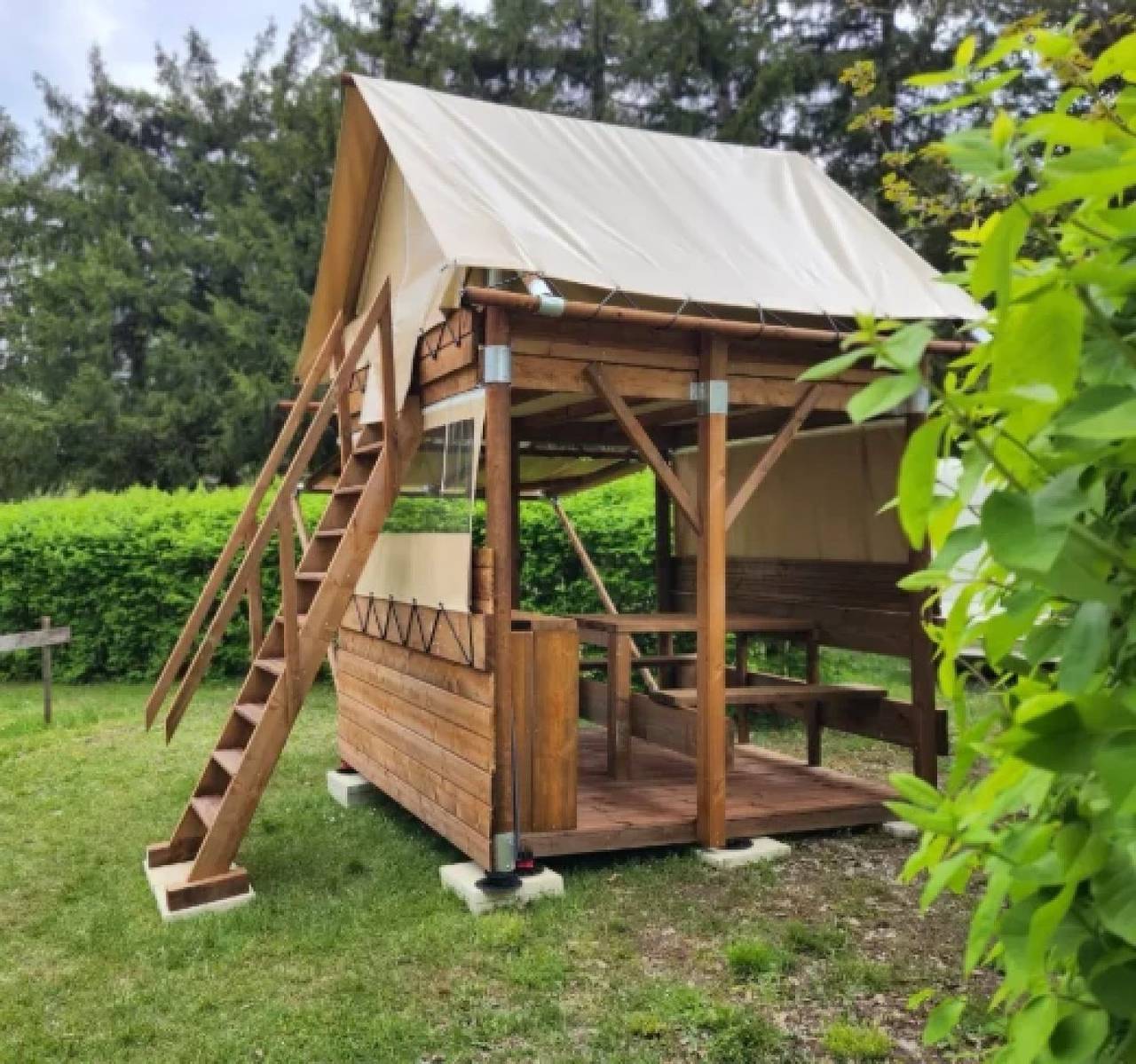 Zecamping 3 étoiles toboggans locatif Bbq 5m2 2 pers in Chézery-Forens, Parc naturel régional du Haut-Jura