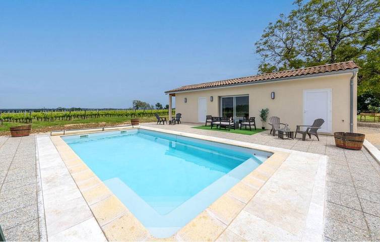 Chambre d’hôte pour 2 personnes, avec Jacuzzi et Terrasse ainsi que Jardin et Piscine