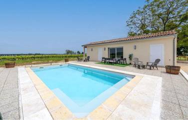 Chambre d’hôte pour 5 personnes, avec piscine et sauna ainsi que jardin et jacuzzi, adapté aux familles à Belvès-de-Castillon