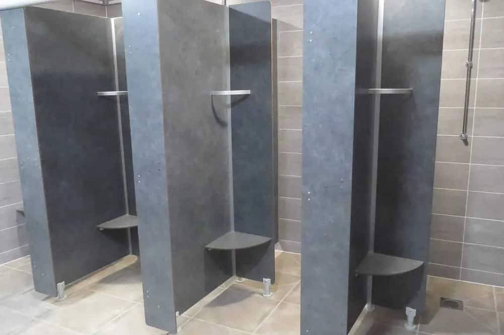 Homerez - Amplia casa con piscina compartida en Razès in Razès, Región de Bellac