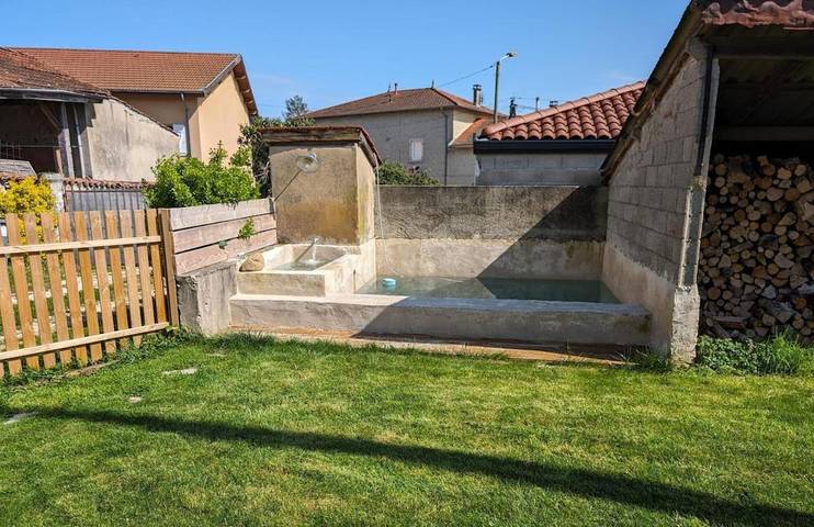 Gîte pour 4 personnes, avec jardin et piscine à Pérouges - 3