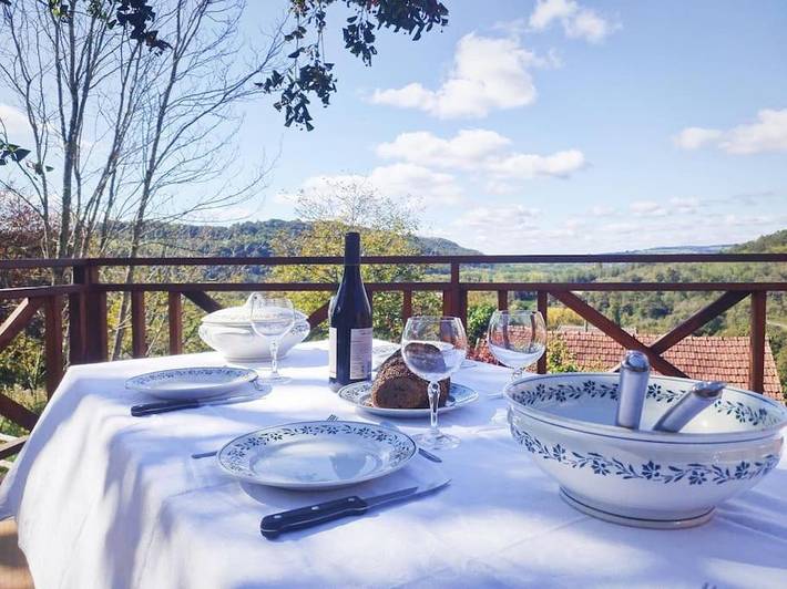 Location de vacances pour 5 personnes, avec Balcon et Jacuzzi ainsi que Terrasse et Jardin à Le Lardin-Saint-Lazare