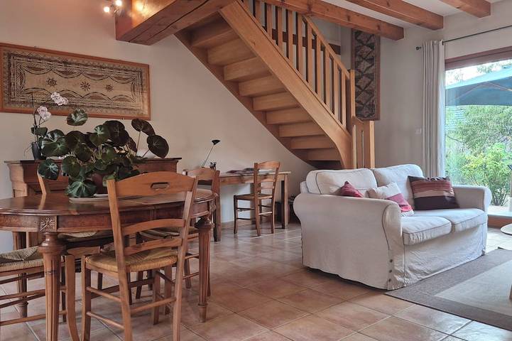 Gîte pour 5 personnes, avec Terrasse et Jardin