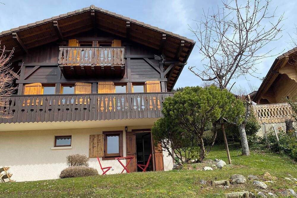 Chambre d'hôte overlooking the Grand Massif in a mountain chalet 900m above sea level in Verchaix, Bonneville region
