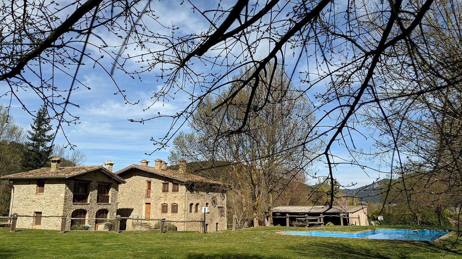 Appartement entier, Appartement 'Mas El Carrer - Verd' avec piscine partagée, jardin partagé et Wi-Fi in Santa Pau, Parc Naturel Zona Volcànica de la Garrotxa