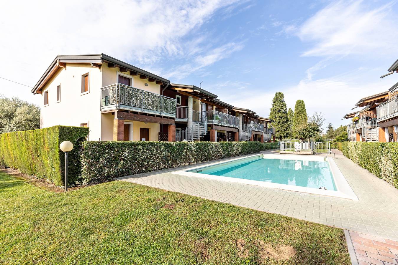 Appartamento intero, Appartamento 'Residence La Corte' con piscina condivisa, balcone e aria condizionata in Castelnuovo del Garda, Prealpi Gardesane