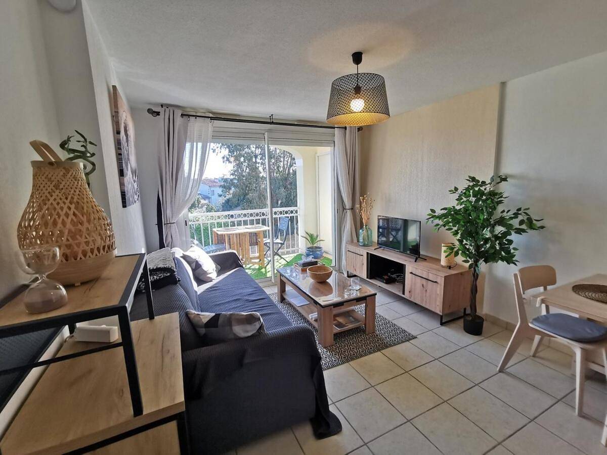 Appartement entier, One-Bedroom Apartment in La Garde-Freinet, Côte méditerranéenne (France)