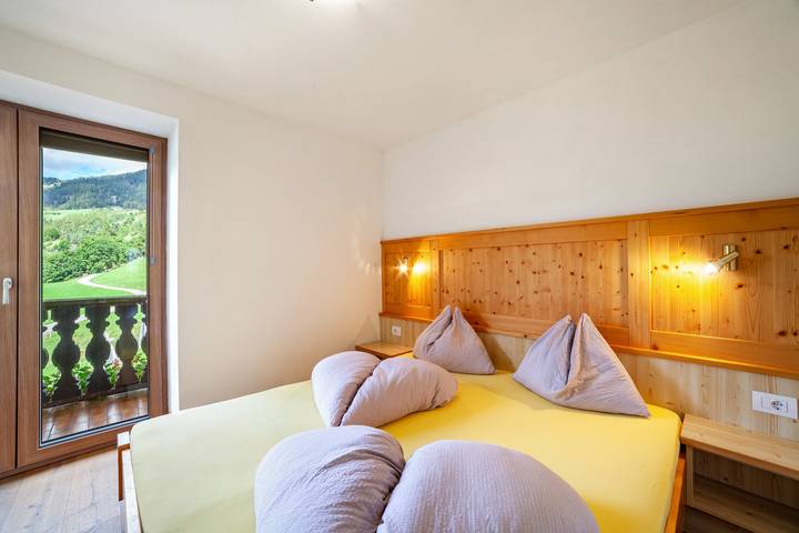Entire apartment, Holiday Apartment 'Fichtenhof Enzian' with Mountain View, Shared Garden and Wi-Fi in Mals, South Tyrol