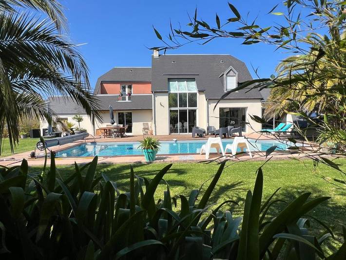 Location de vacances pour 8 personnes, avec jardin et piscine à Urville-Nacqueville - 2
