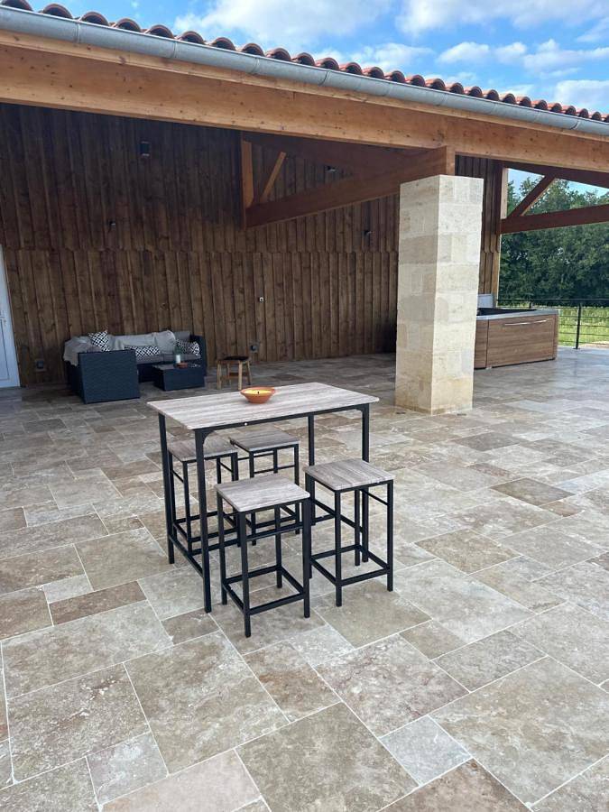 Gîte pour 4 personnes, avec piscine ainsi que jardin et jacuzzi à Lussac - 4