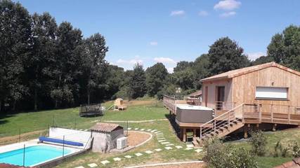 Gîte pour 2 personnes, avec sauna et piscine, animaux acceptés à Chalandray