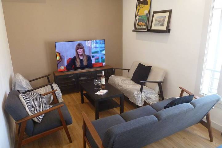 Ferienwohnung für 8 Personen, mit Balkon und Whirlpool in Toulon
