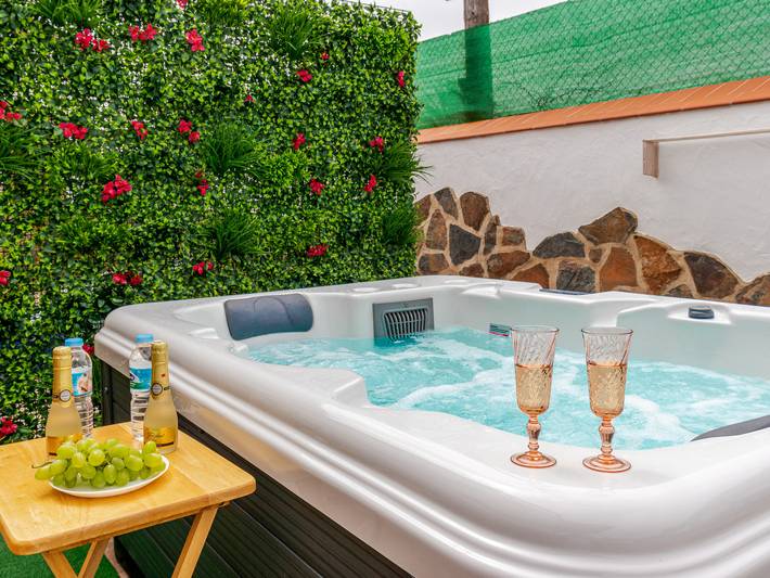 Casa rural para 2 personas, con jacuzzi además de terraza y jardín en Moya - 2