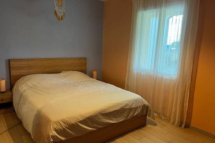 Location de vacances pour 8 personnes, avec jardin ainsi que piscine et terrasse, animaux acceptés à Pontours - 3