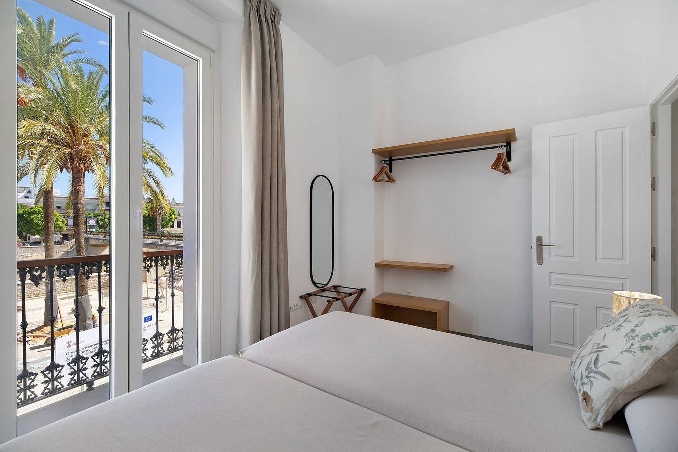 Entire apartment, Apartment 'Balcón Luxury 2' with Balcony, Wi-Fi and Air Conditioning in Chiclana de la Frontera, Costa de la Luz