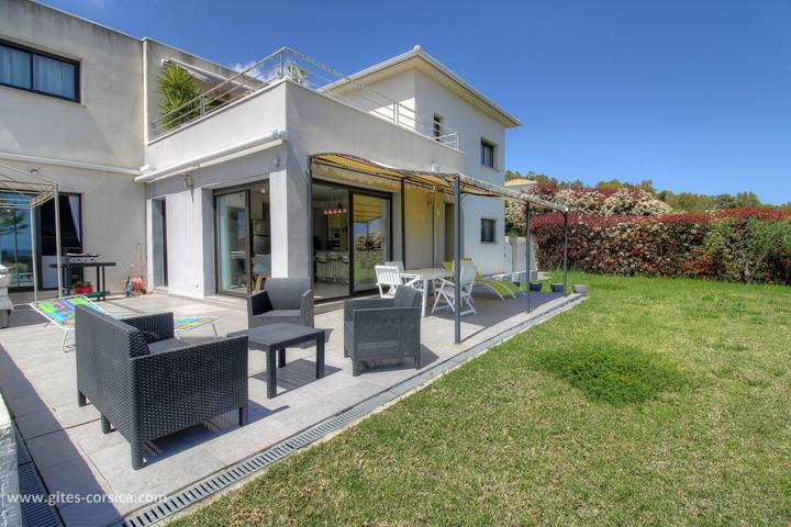 Gîte pour 4 personnes, avec vue ainsi que jardin et terrasse - 1
