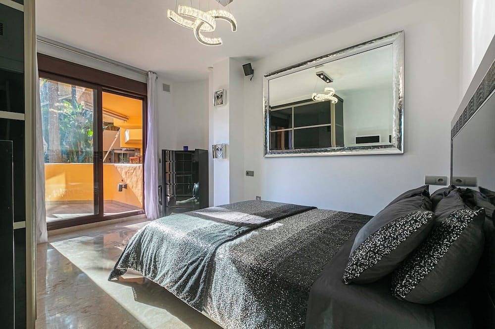 Entire apartment, Superb Costalita in Beachfront complex in Saladillo Benamara, Estepona