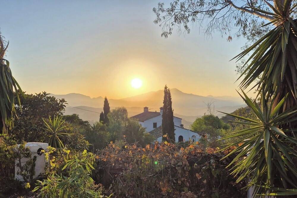 Large Andalucian Farmhouse, stunning views, pool & gardens,close to Natural Park in Colmenar, Málaga Province