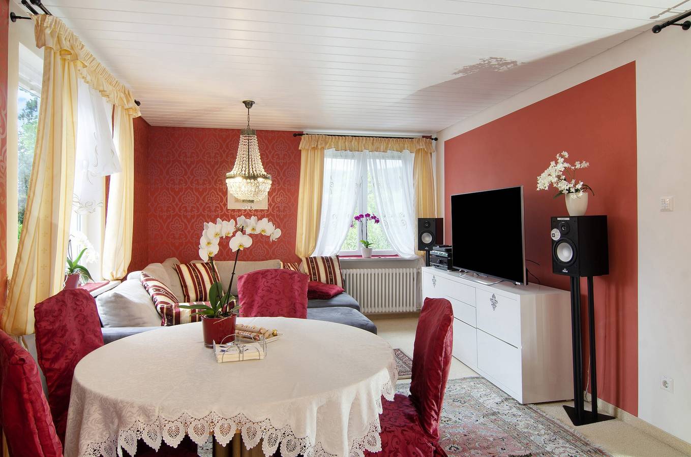 Entire apartment, Vacation Apartment "Flair Orchidee" with Balcony, Shared Garden & Sauna in Stockach, Landkreis Konstanz