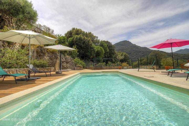 Gîte pour 2 personnes, avec Terrasse ainsi que Piscine et Vue