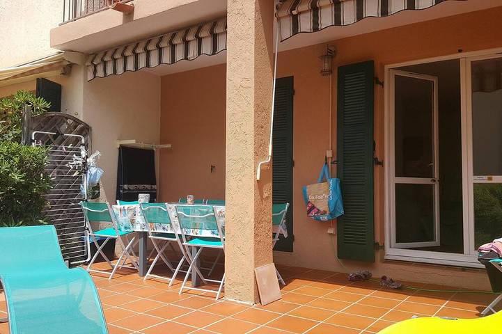 Ferienwohnung für 5 Personen, mit Pool und Terrasse sowie Balkon/Terrasse in Saint-Mandrier-sur-Mer