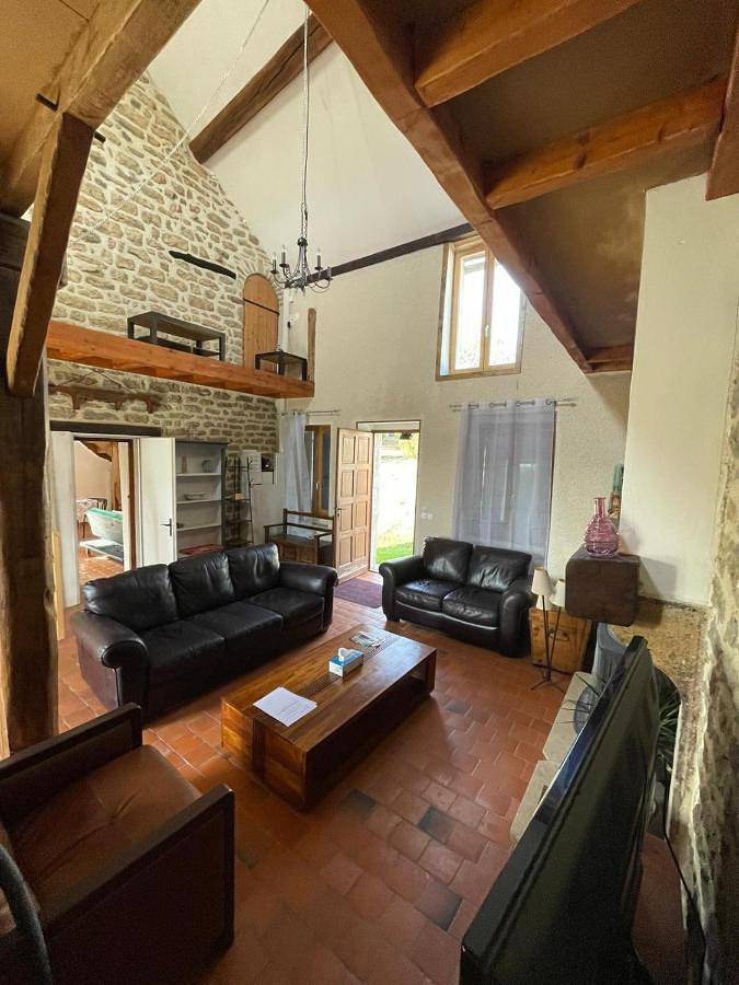 Three-Bedroom Home in Montigny-sur-Armançon, Région de Montbard